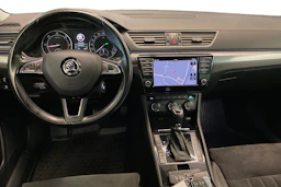harmaa Skoda Superb 2017 kuva 9.