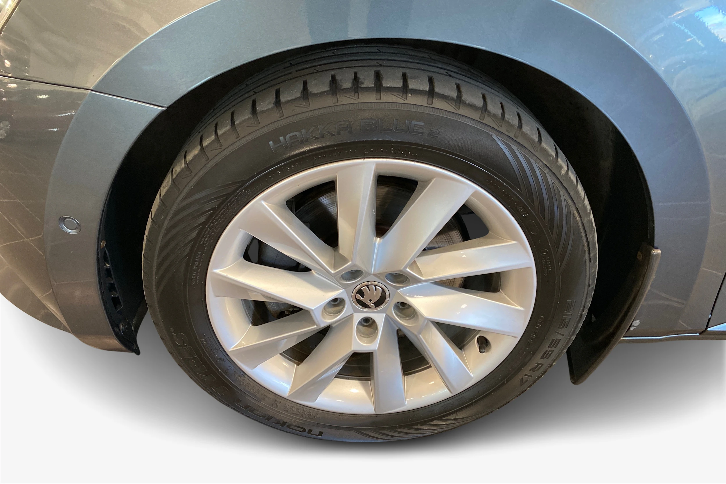 harmaa Skoda Superb 2017 kuva 12.