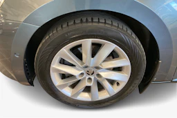 harmaa Skoda Superb 2017 kuva 12.