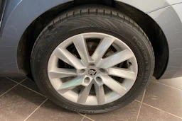 harmaa Skoda Superb 2017 kuva 13.