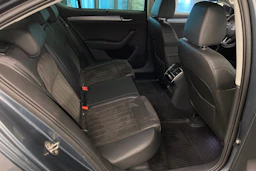 harmaa Skoda Superb 2017 kuva 18.