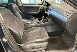 harmaa Skoda Superb 2017 kuva 19.