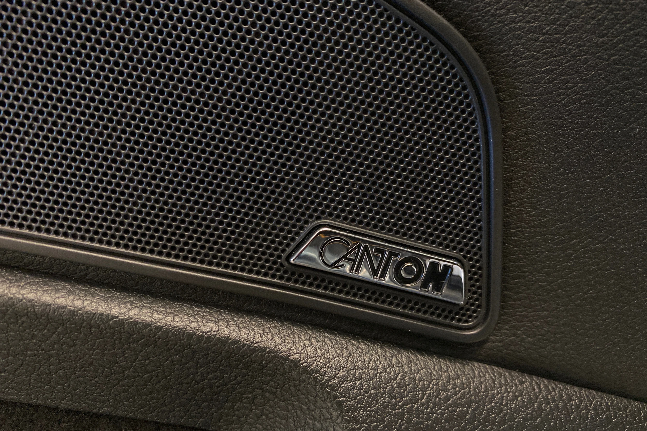 harmaa Skoda Superb 2017 kuva 21.