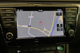 harmaa Skoda Superb 2017 kuva 23.