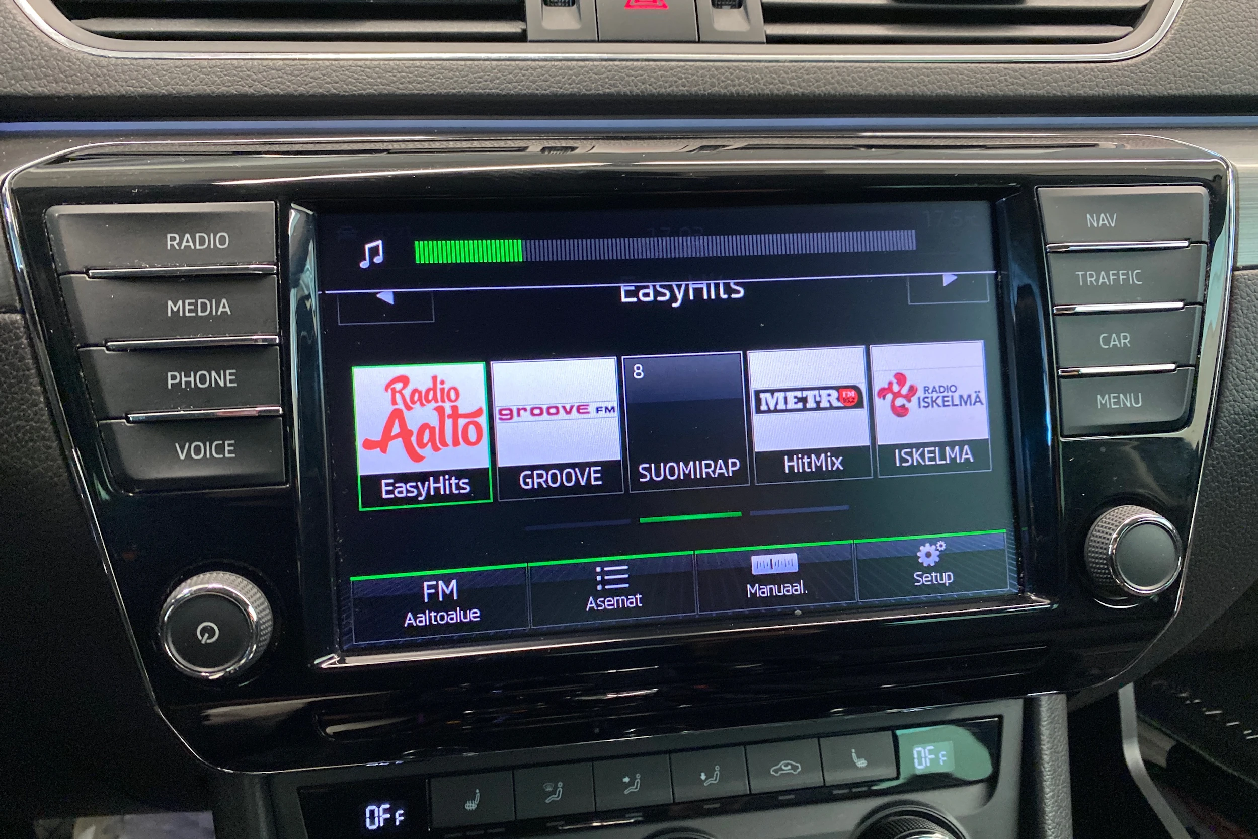 harmaa Skoda Superb 2017 kuva 24.