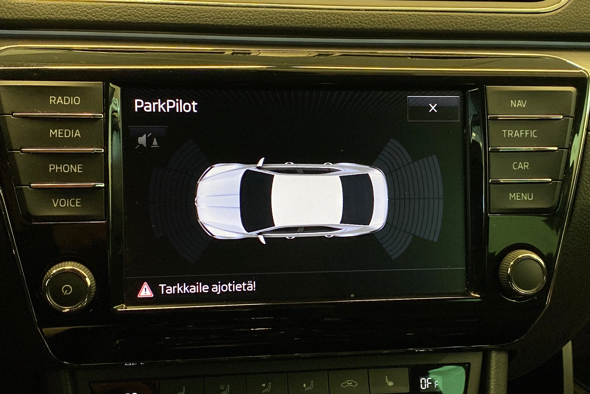 harmaa Skoda Superb 2017 kuva 25.