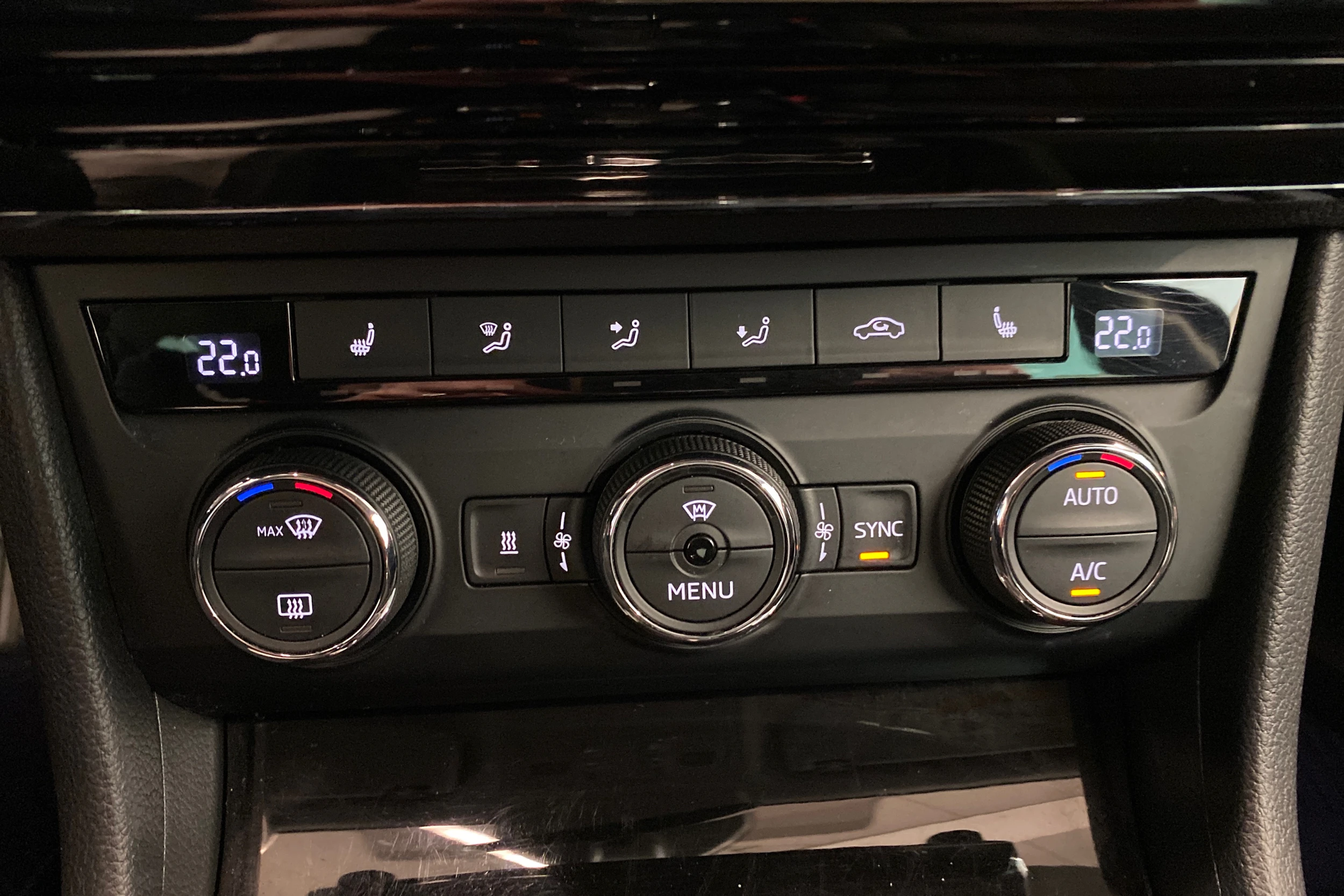 harmaa Skoda Superb 2017 kuva 28.