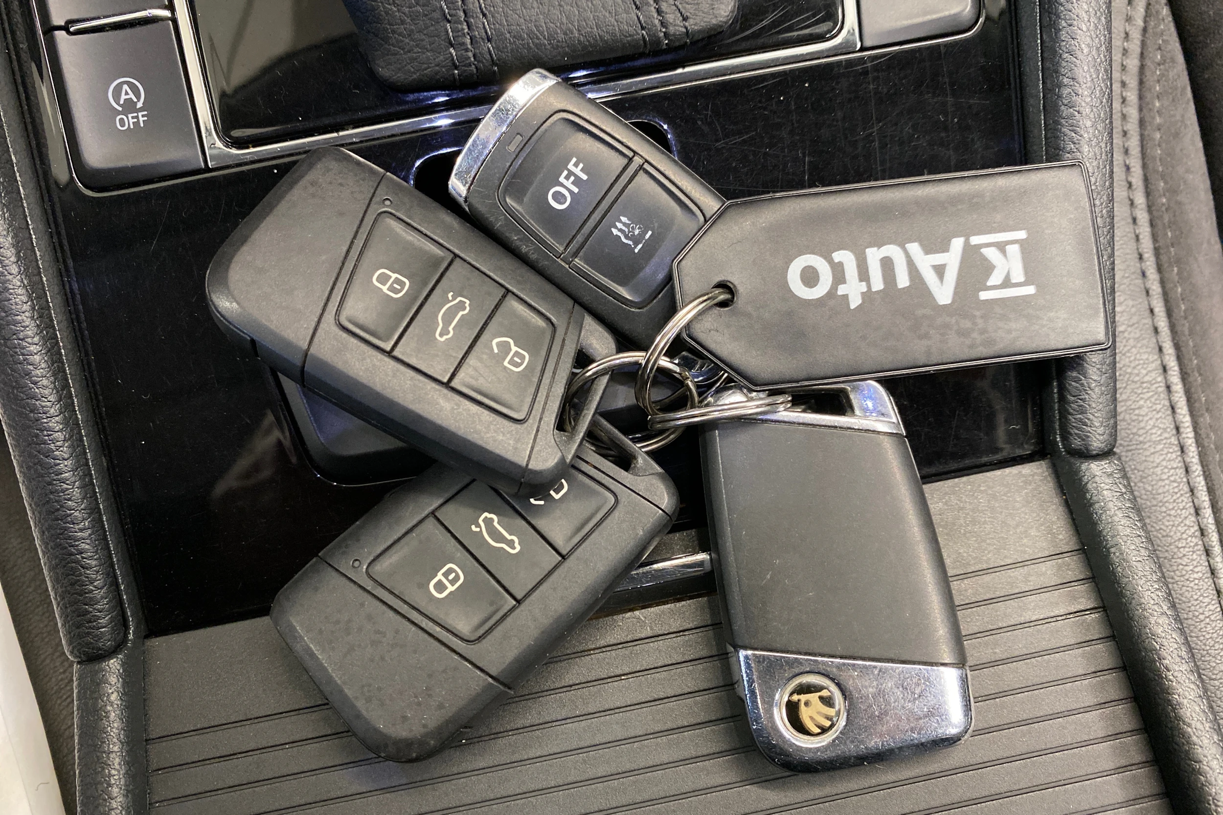 harmaa Skoda Superb 2017 kuva 34.