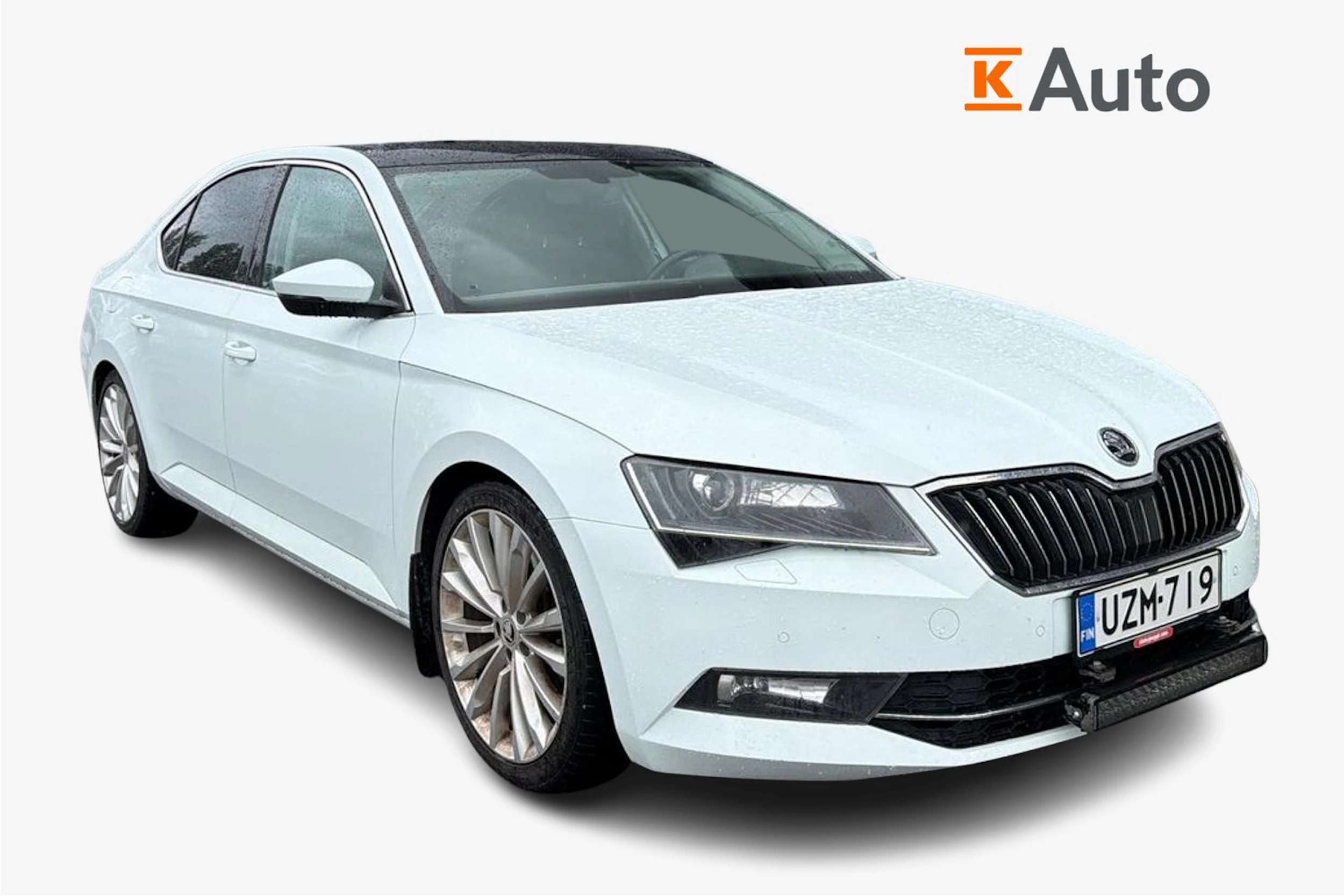 valkoinen Skoda Superb 2016 kuva 1.