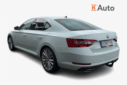 valkoinen Skoda Superb 2016 kuva 2.
