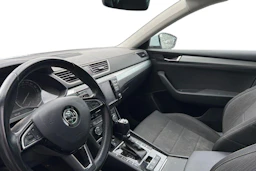 valkoinen Skoda Superb 2016 kuva 3.