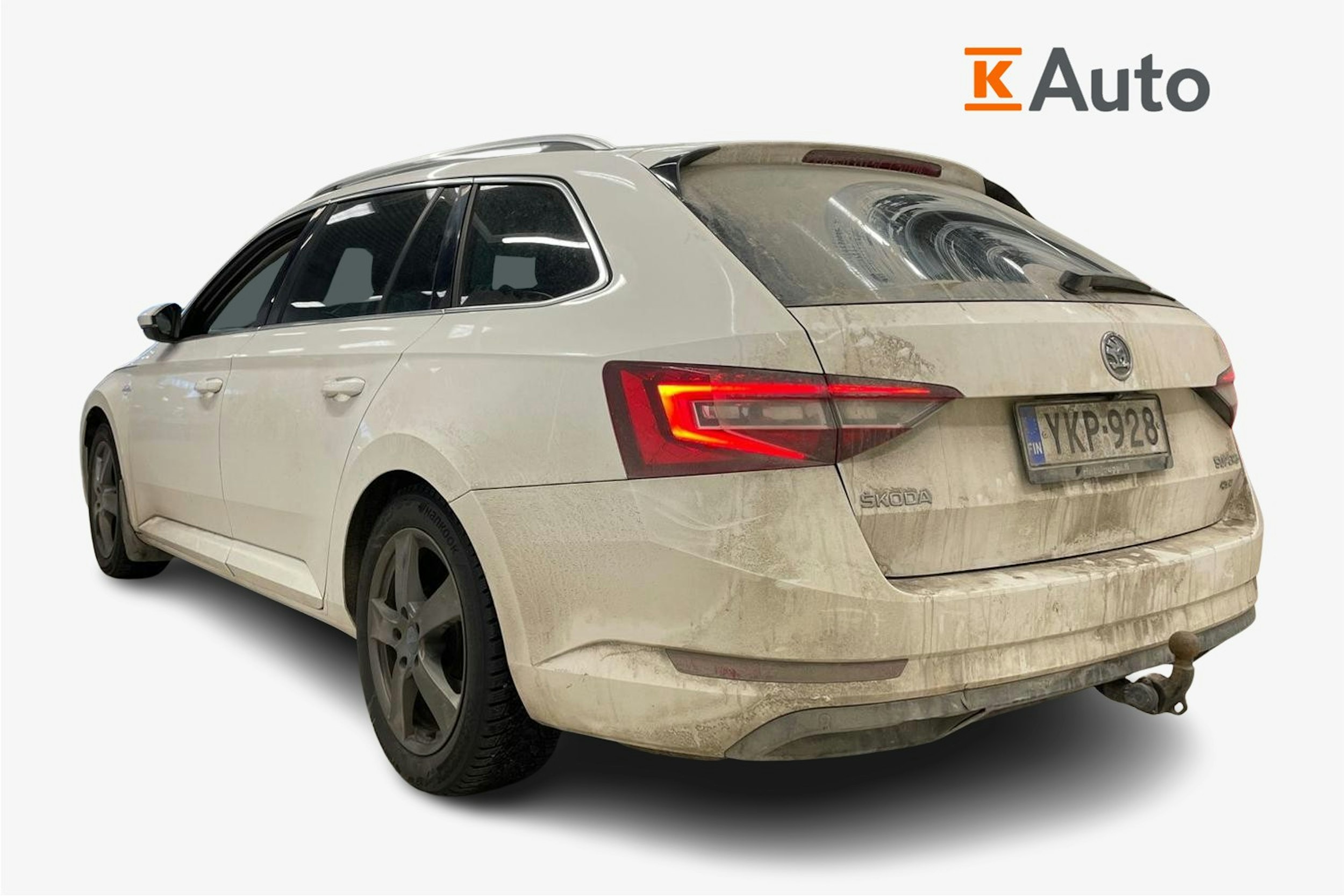 valkoinen Skoda Superb 2016 kuva 2.