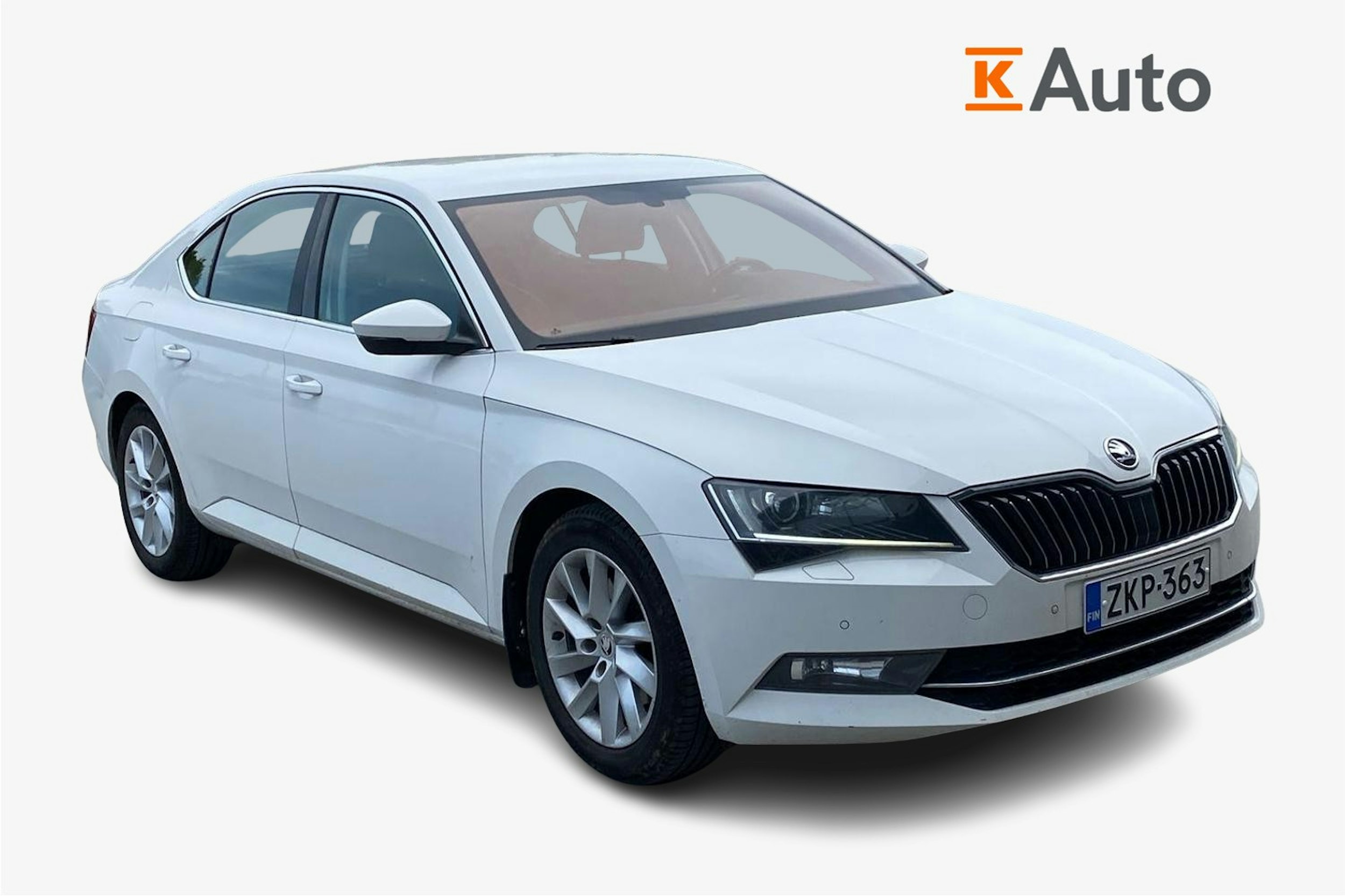 Valkoinen Skoda Superb 2016 kuva 1.
