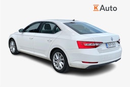 Valkoinen Skoda Superb 2016 kuva 2.