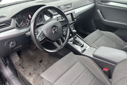 musta Skoda Superb 2016 kuva 3.
