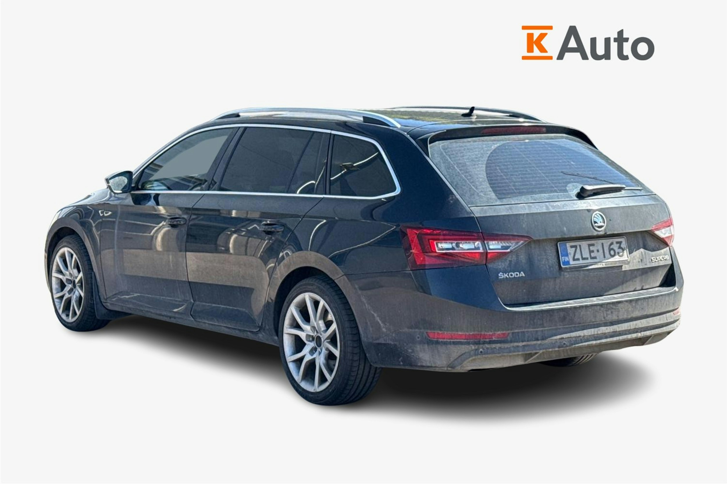 musta Skoda Superb 2016 kuva 2.