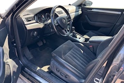 musta Skoda Superb 2016 kuva 3.