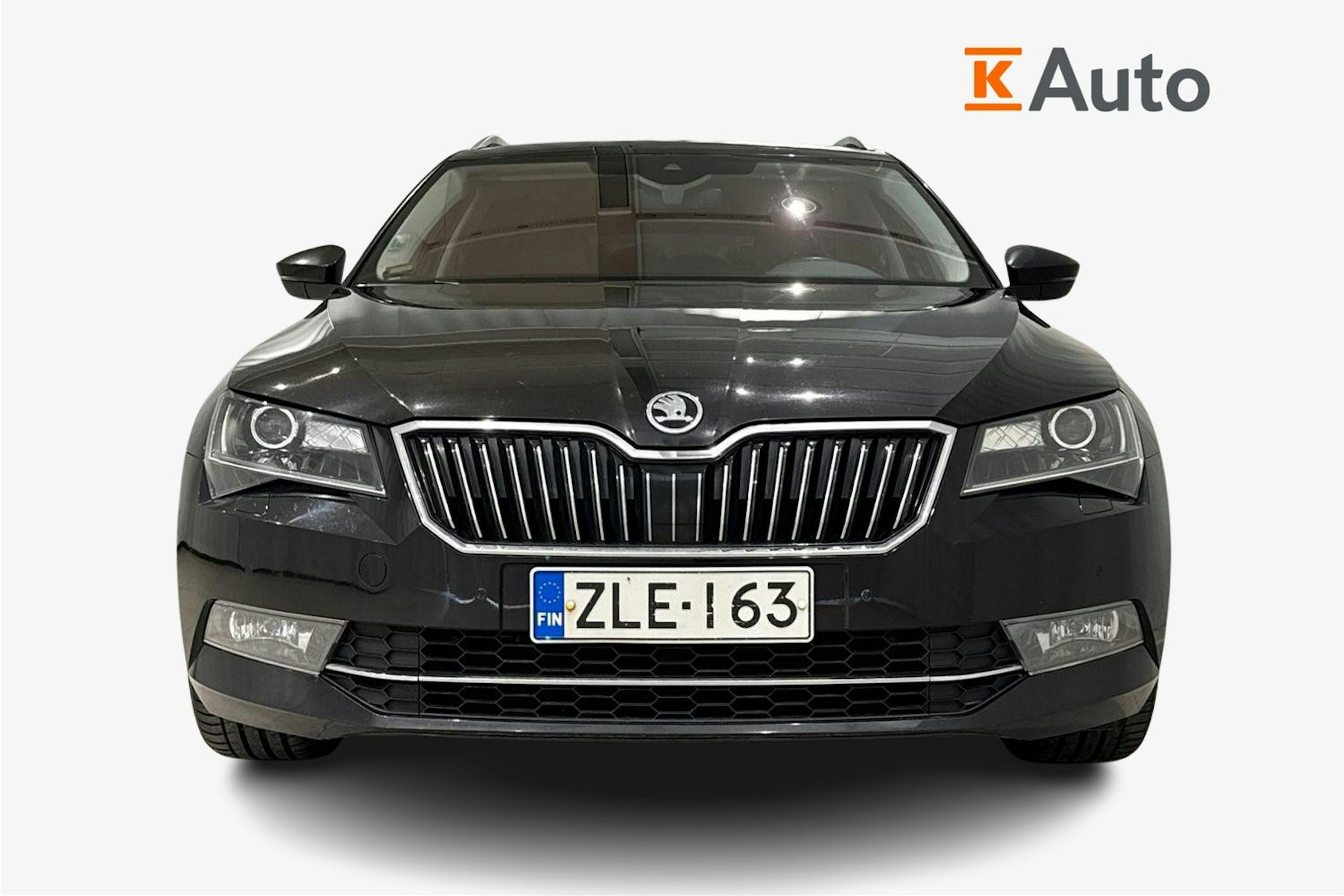 musta Skoda Superb 2016 kuva 5.