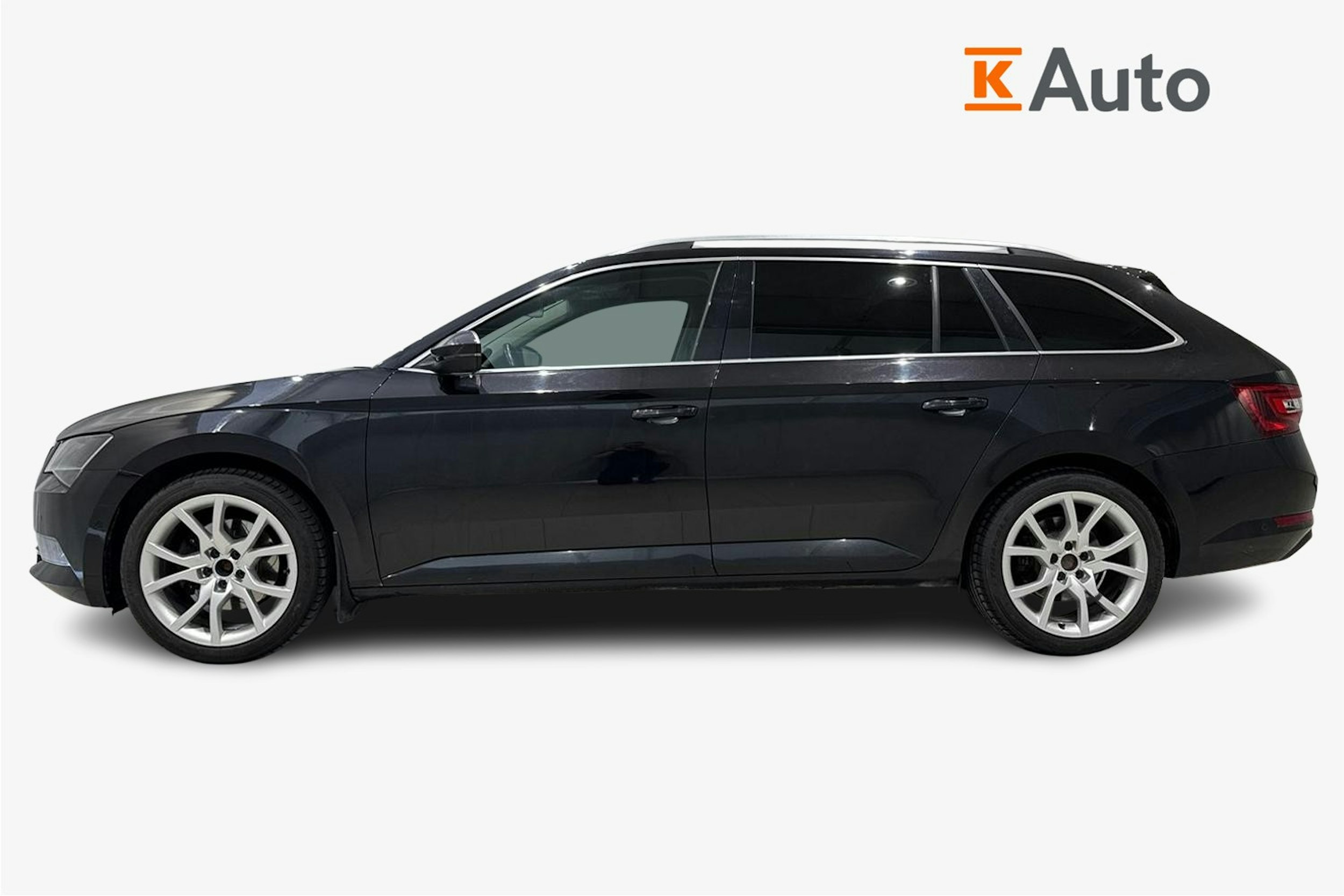 musta Skoda Superb 2016 kuva 6.