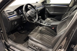 musta Skoda Superb 2016 kuva 7.