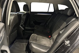 musta Skoda Superb 2016 kuva 10.