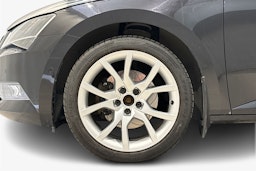 musta Skoda Superb 2016 kuva 11.