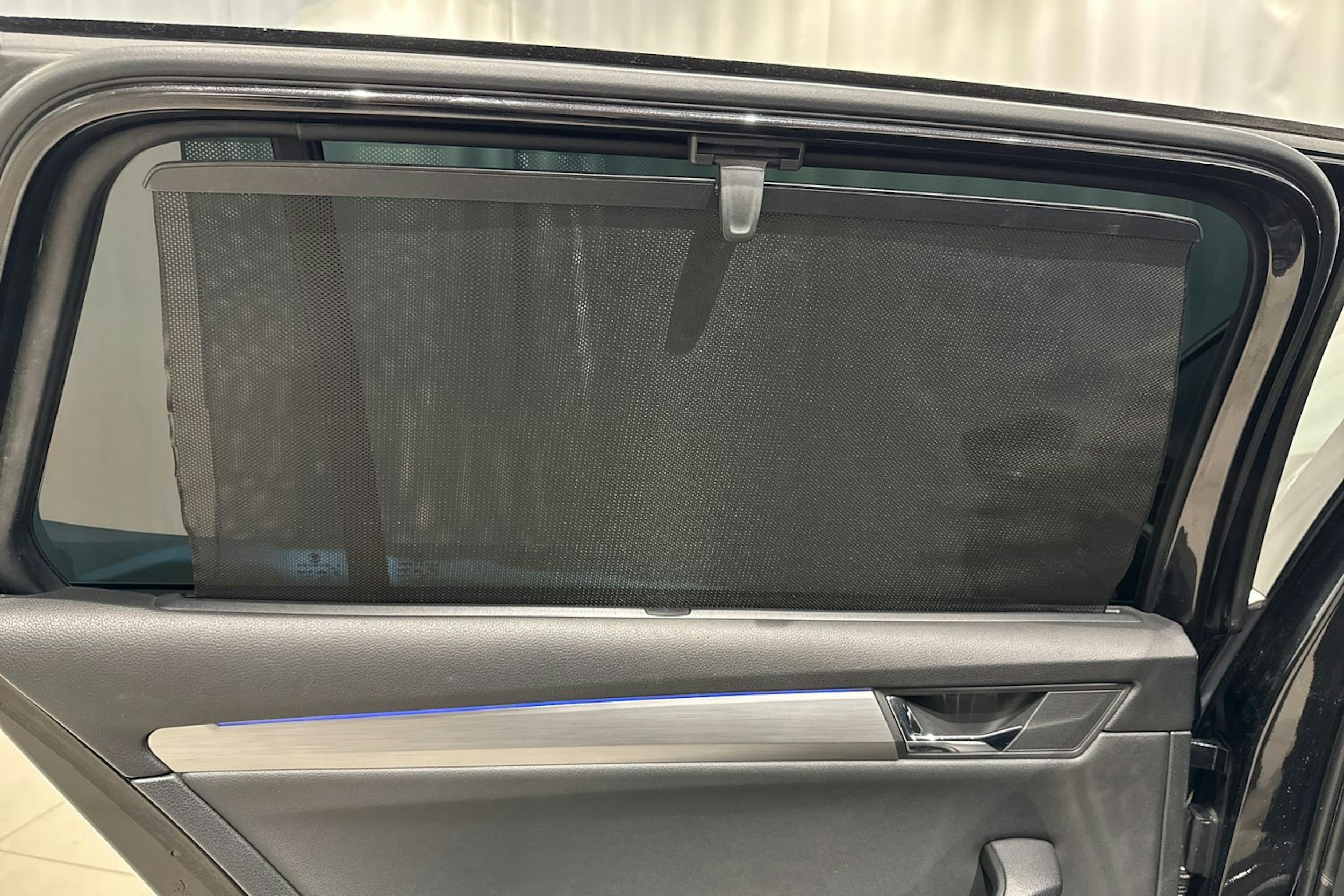 musta Skoda Superb 2016 kuva 16.