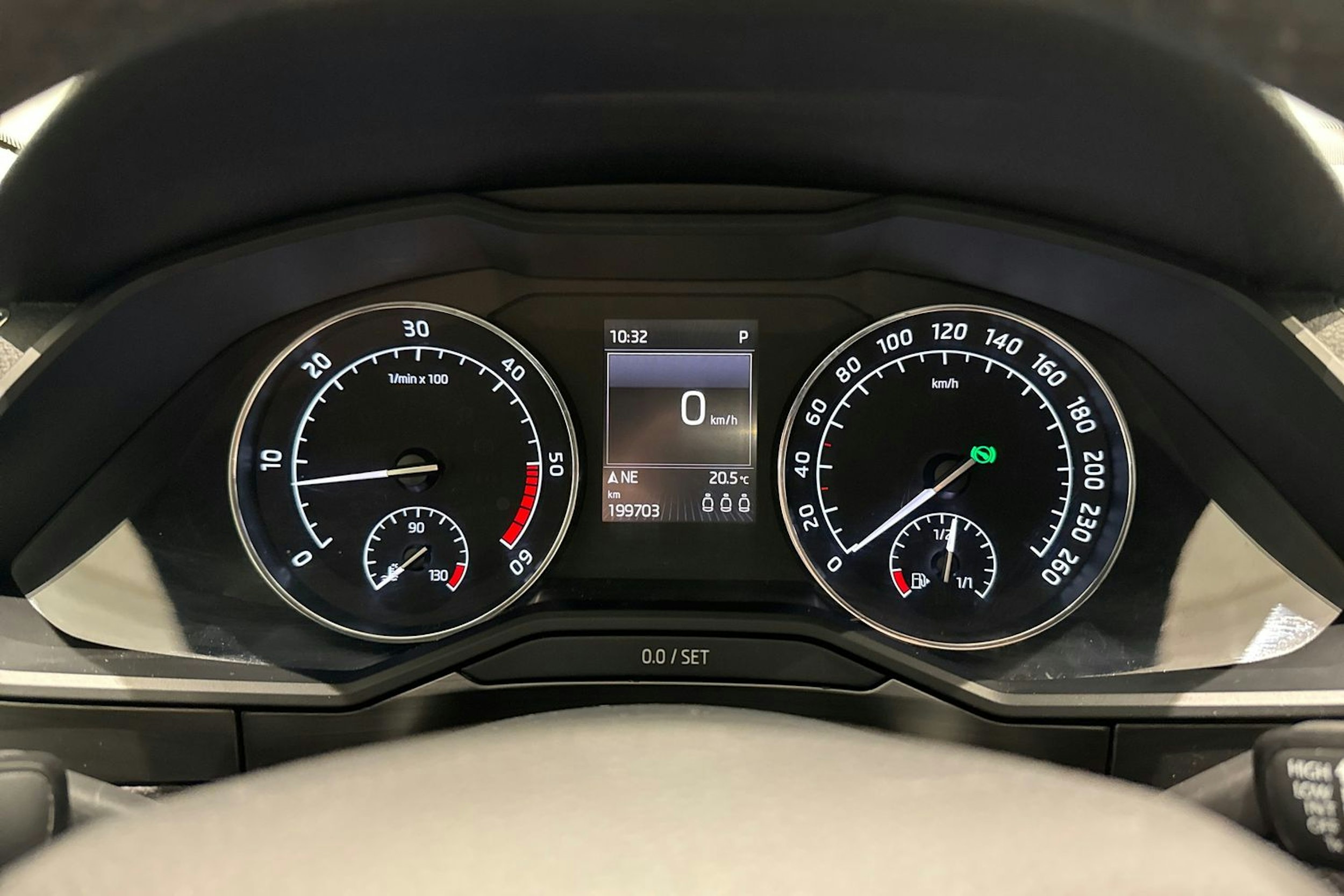 musta Skoda Superb 2016 kuva 19.