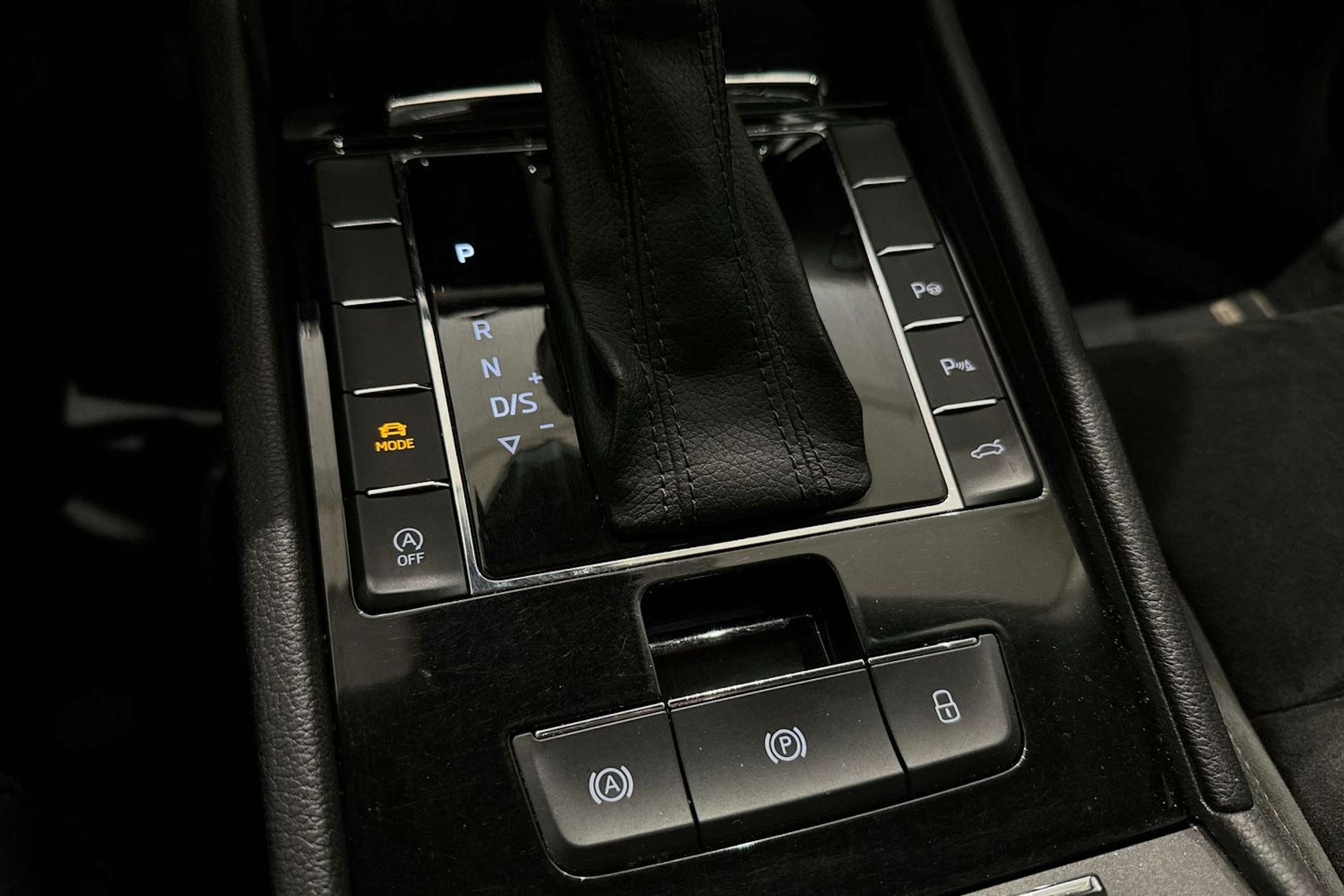 musta Skoda Superb 2016 kuva 20.