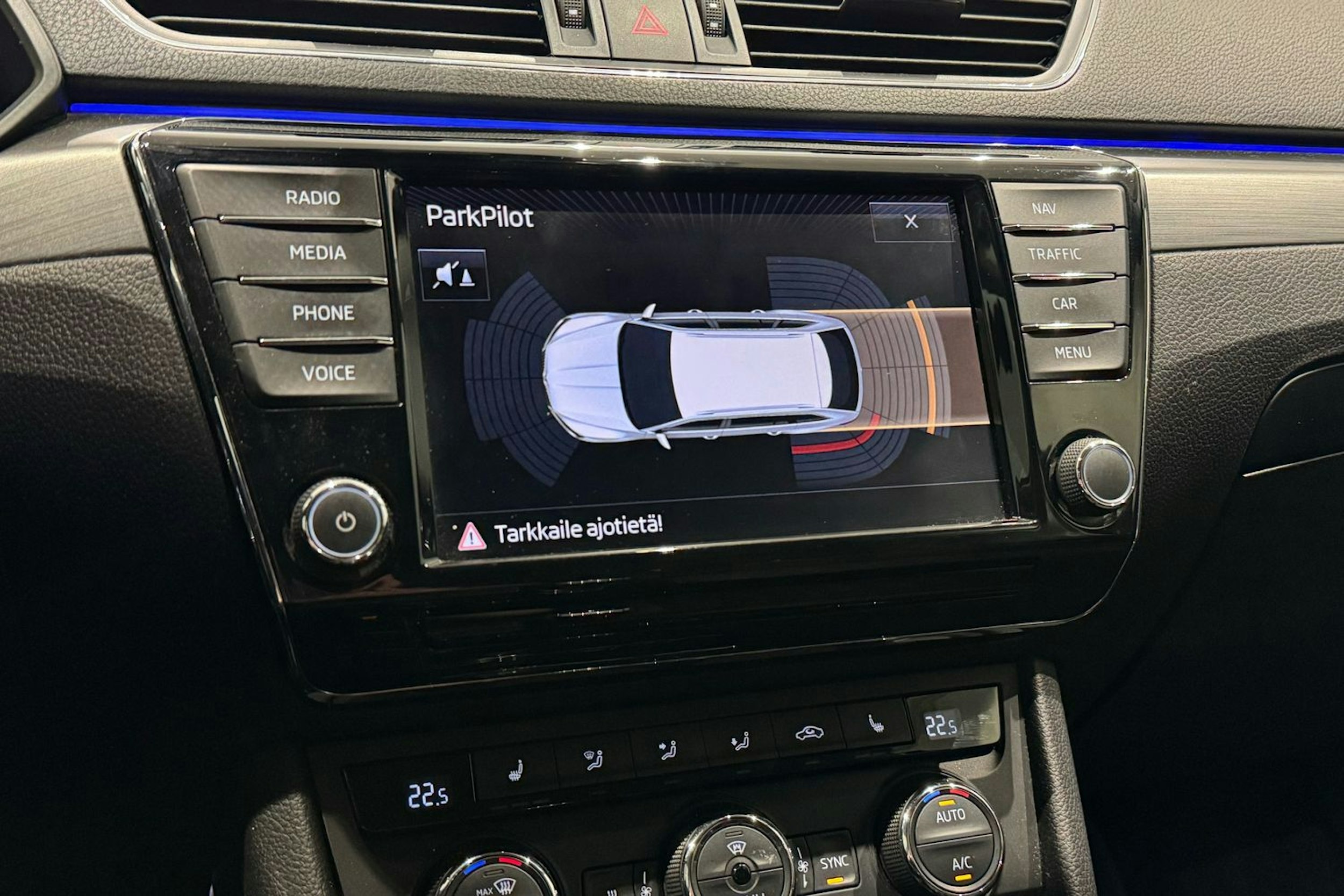 musta Skoda Superb 2016 kuva 22.