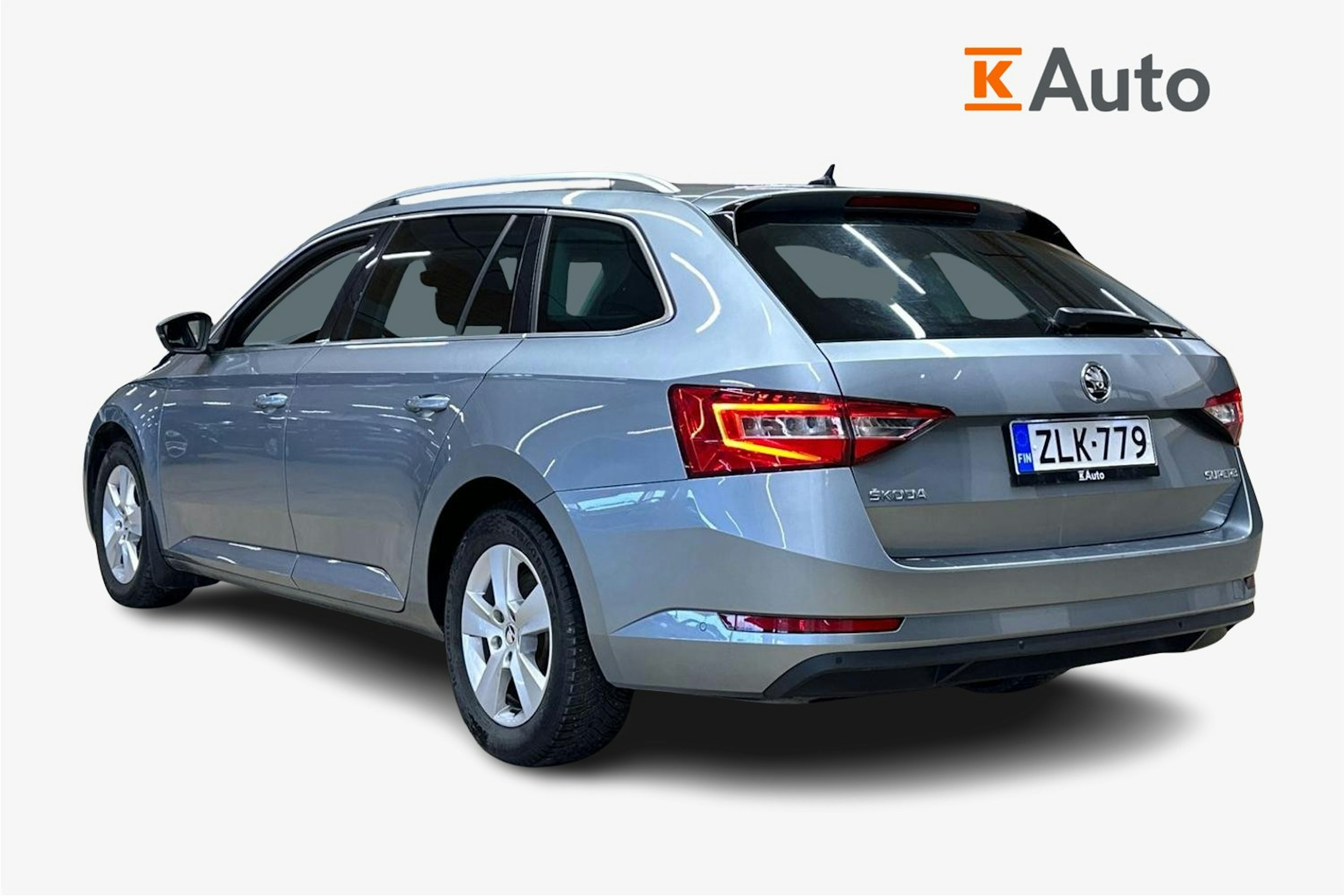 harmaa Skoda Superb 2016 kuva 2.