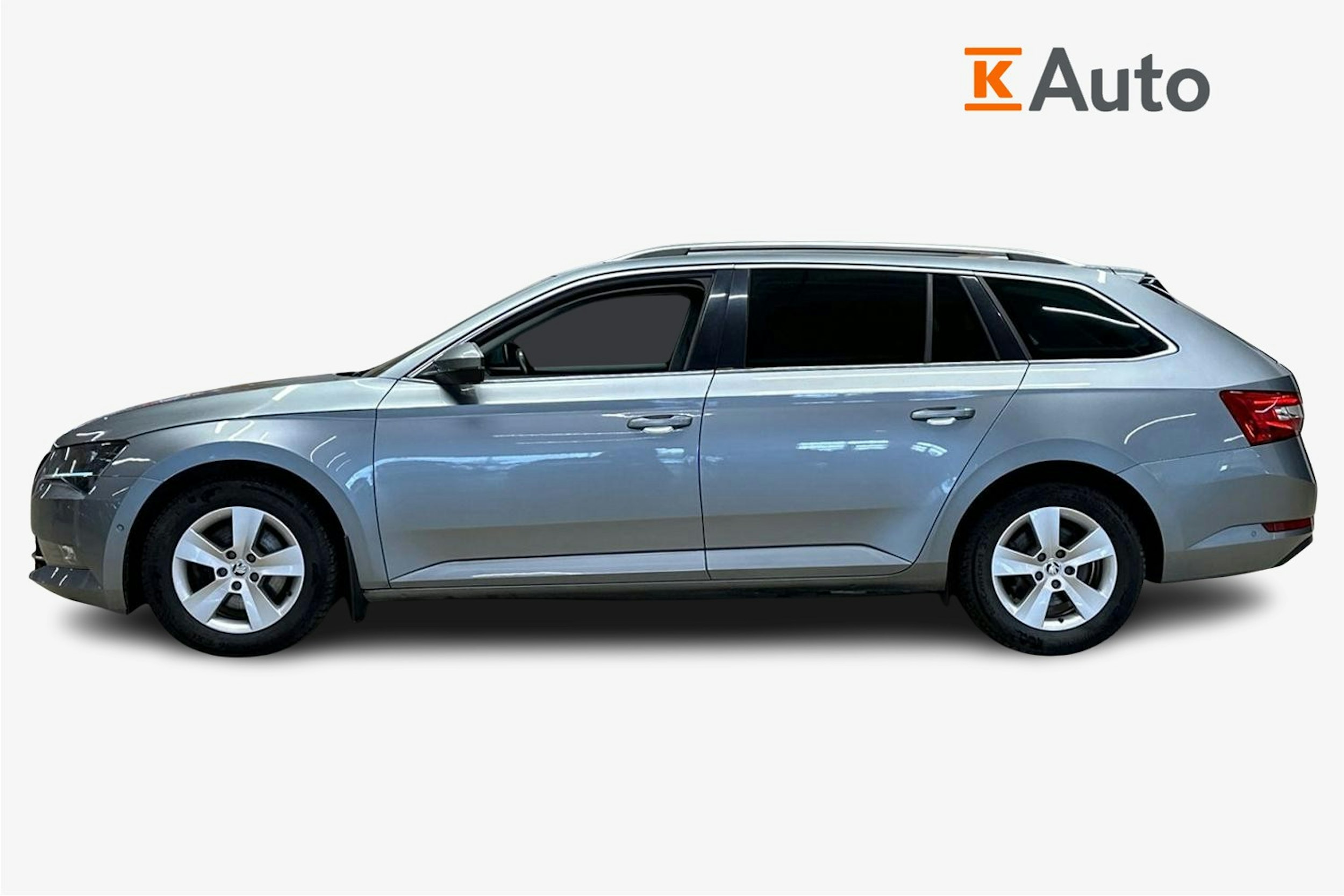 harmaa Skoda Superb 2016 kuva 6.