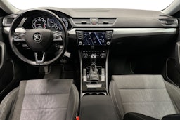 harmaa Skoda Superb 2016 kuva 9.