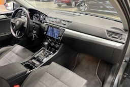 harmaa Skoda Superb 2016 kuva 14.