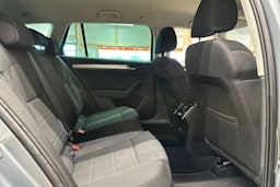 harmaa Skoda Superb 2016 kuva 16.