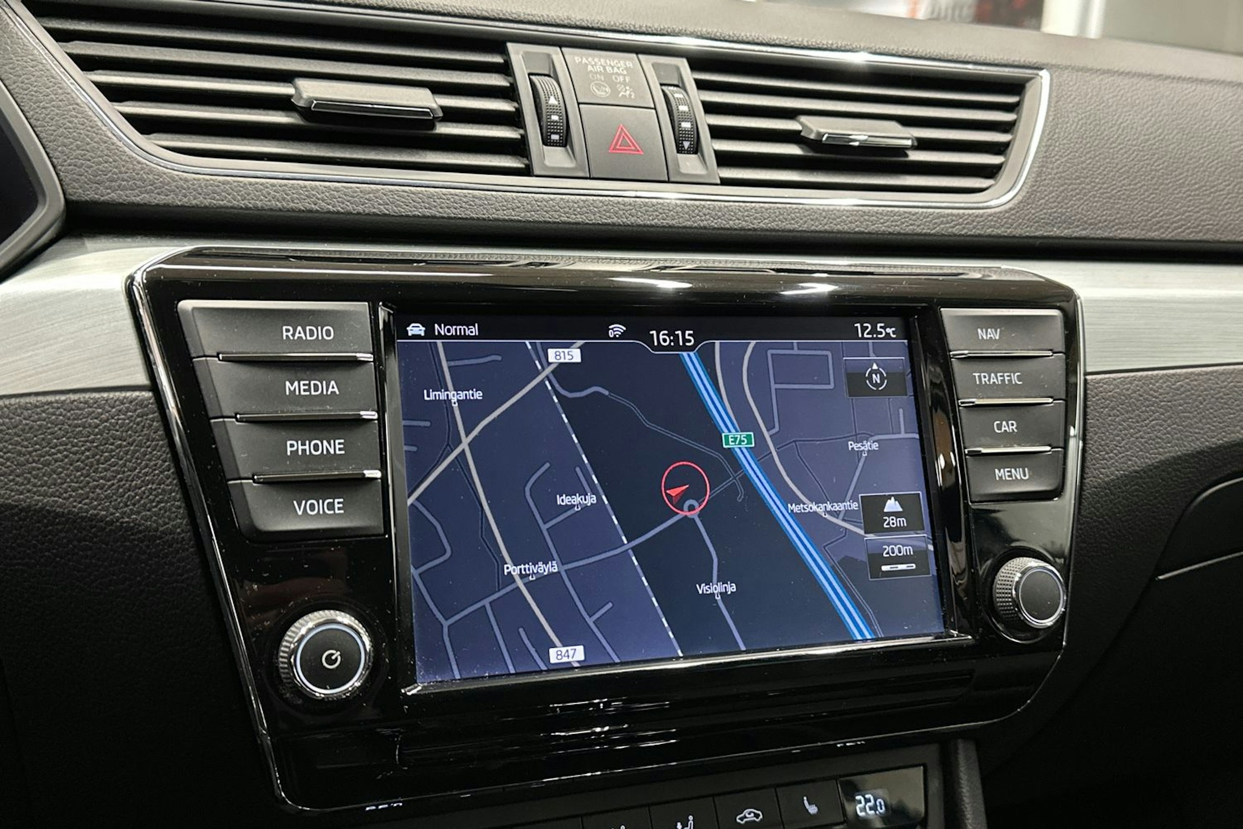 harmaa Skoda Superb 2016 kuva 18.
