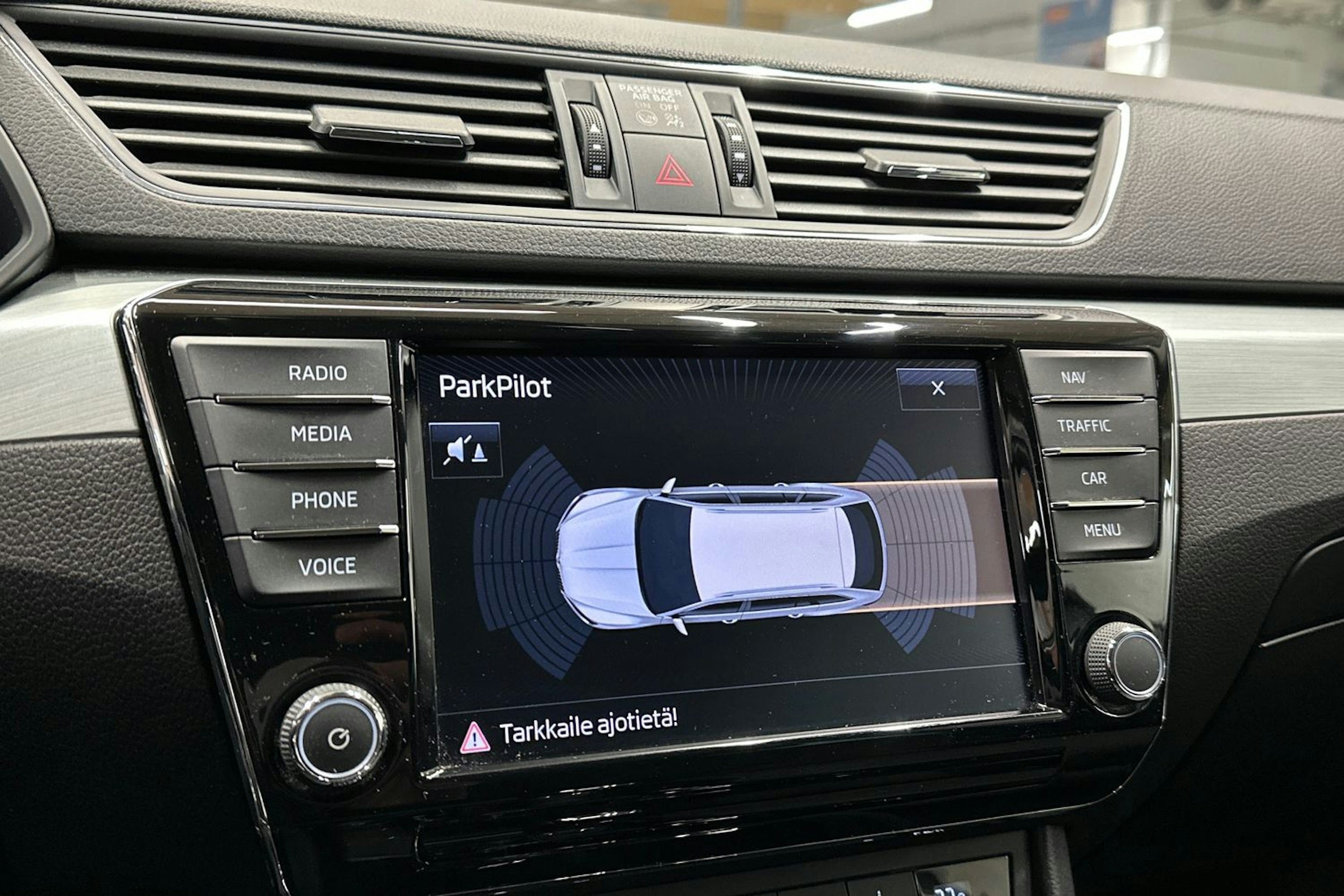 harmaa Skoda Superb 2016 kuva 19.