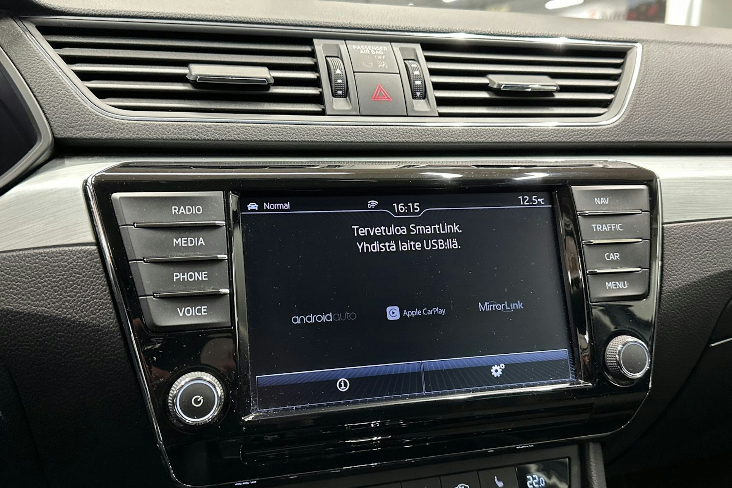 harmaa Skoda Superb 2016 kuva 20.