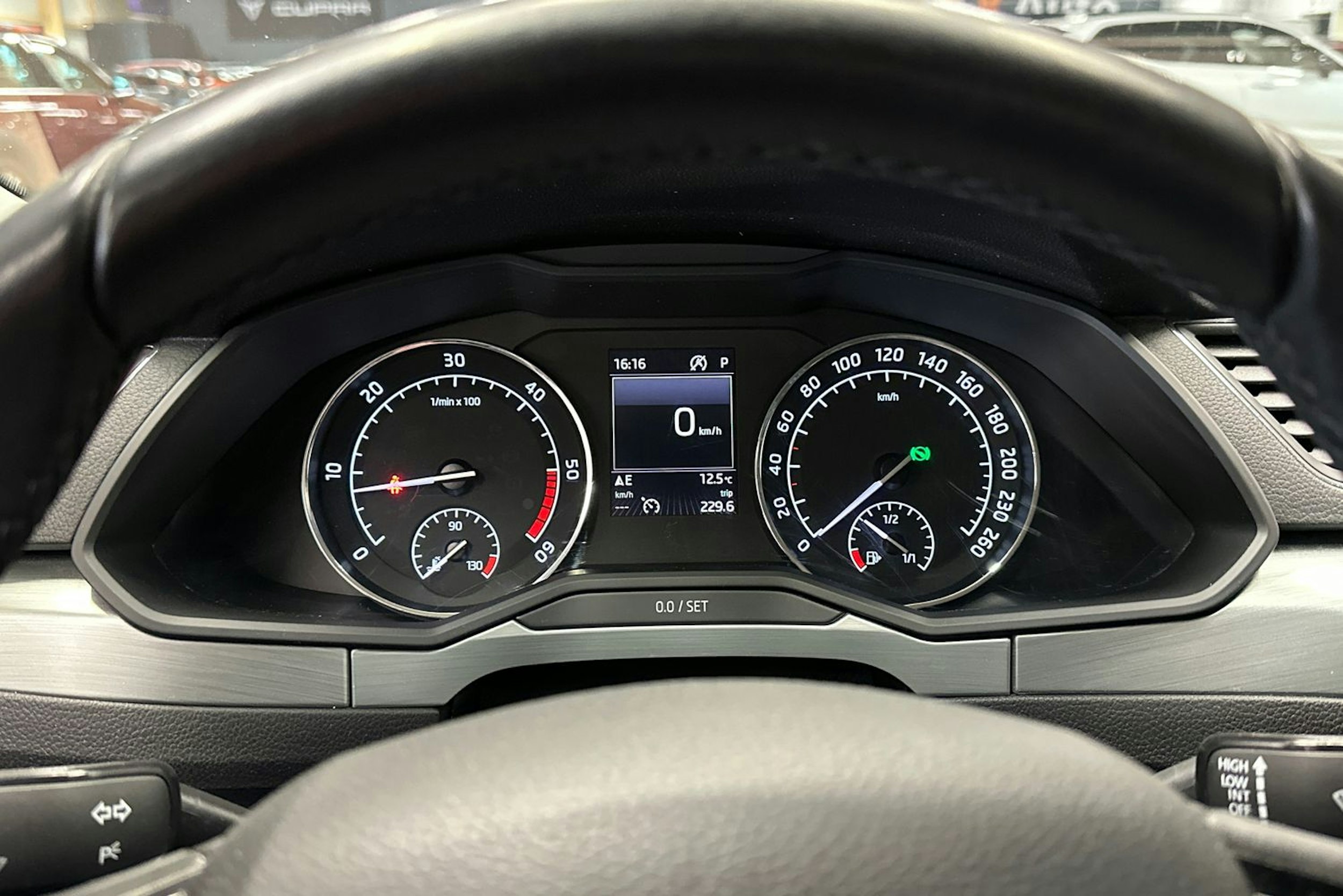 harmaa Skoda Superb 2016 kuva 24.