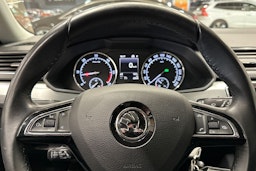 harmaa Skoda Superb 2016 kuva 26.