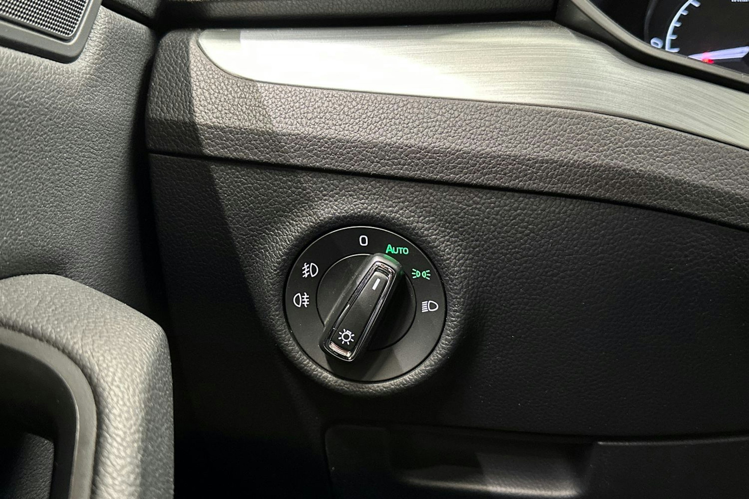 harmaa Skoda Superb 2016 kuva 27.