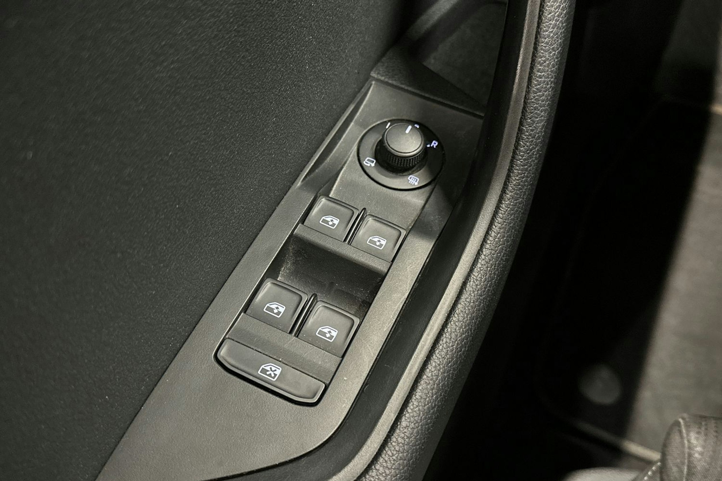 harmaa Skoda Superb 2016 kuva 28.