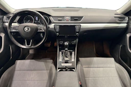 harmaa Skoda Superb 2017 kuva 7.
