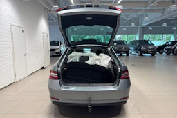 harmaa Skoda Superb 2017 kuva 13.