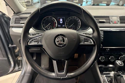 harmaa Skoda Superb 2017 kuva 16.