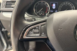 harmaa Skoda Superb 2017 kuva 17.