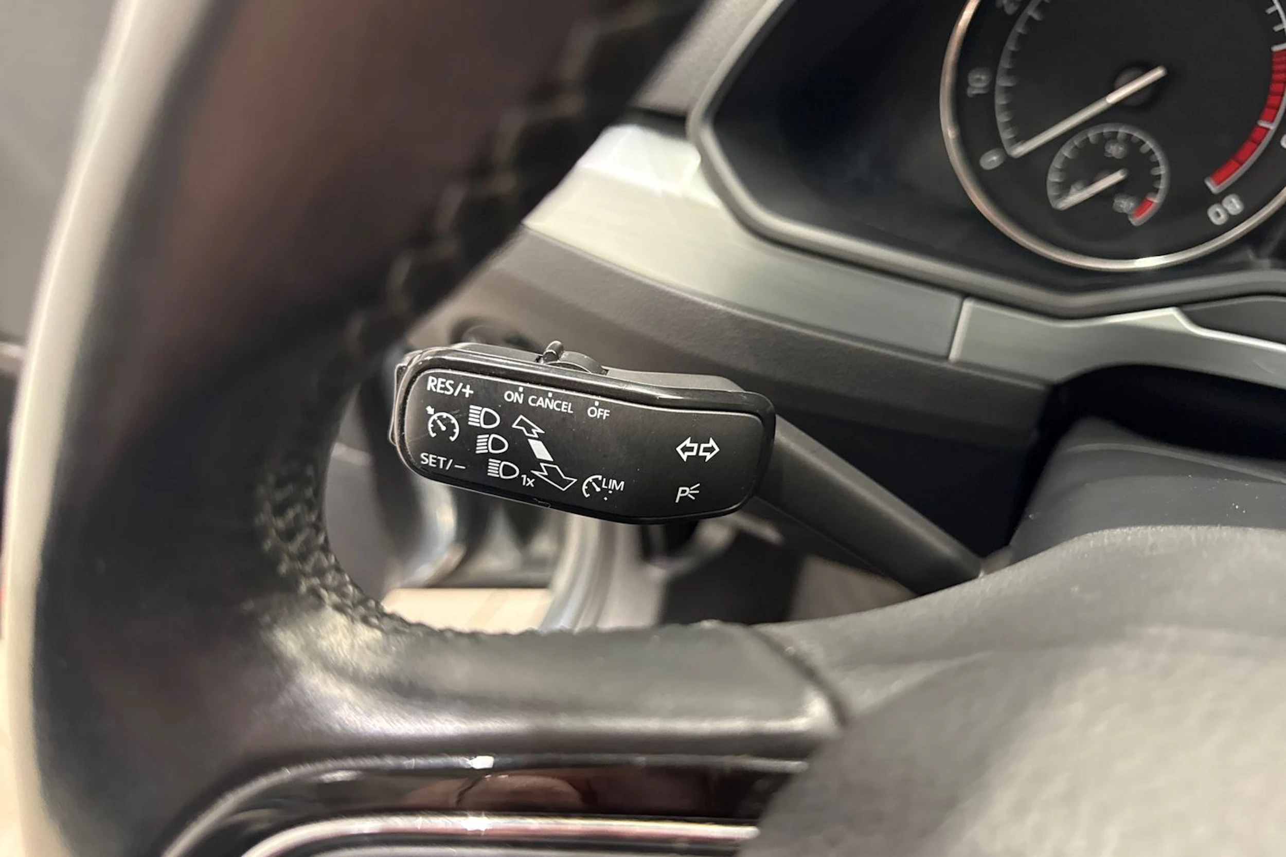 harmaa Skoda Superb 2017 kuva 19.