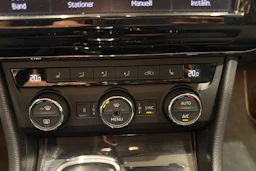 harmaa Skoda Superb 2017 kuva 22.