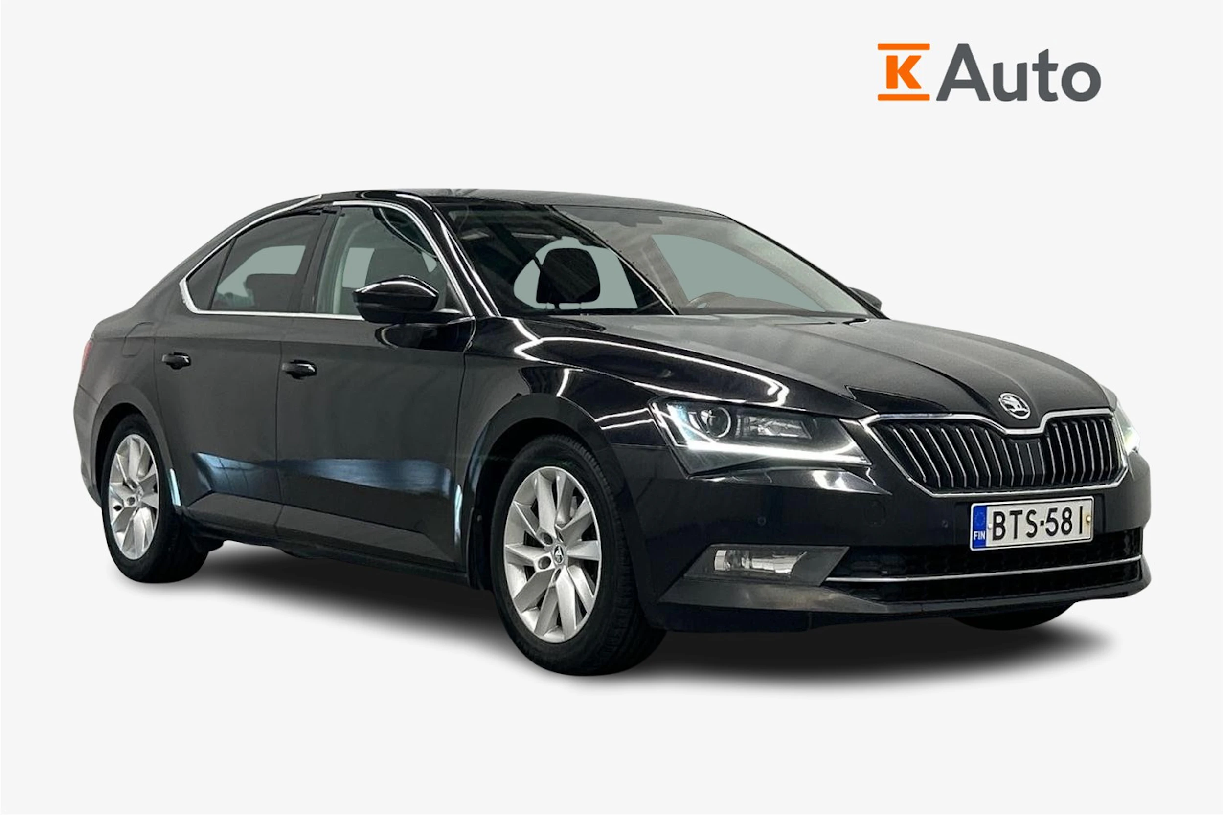 musta Skoda Superb 2017 kuva 1.