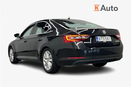 musta Skoda Superb 2017 kuva 2.